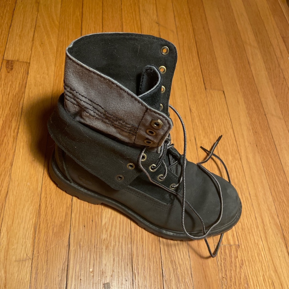 Timberland anti fatigue boot in black and gray. Size 7. Super comfy.